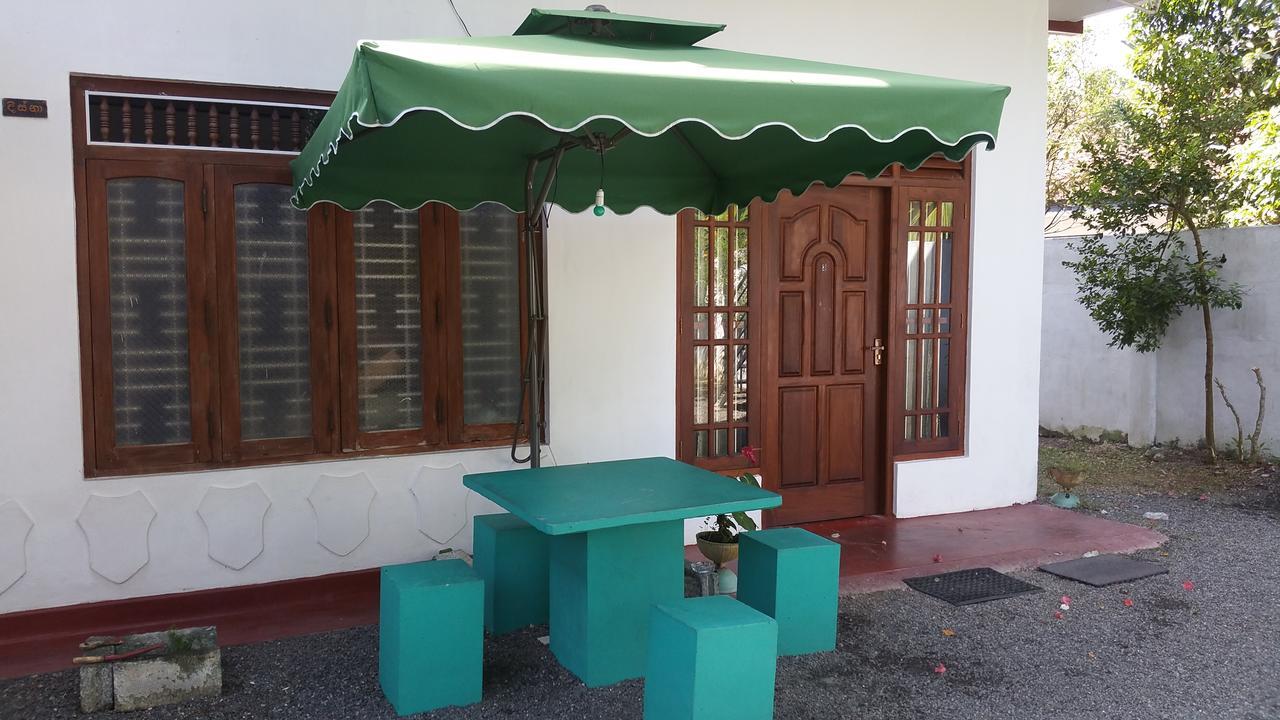 Desitha Family House Hotel Mirissa Exterior foto
